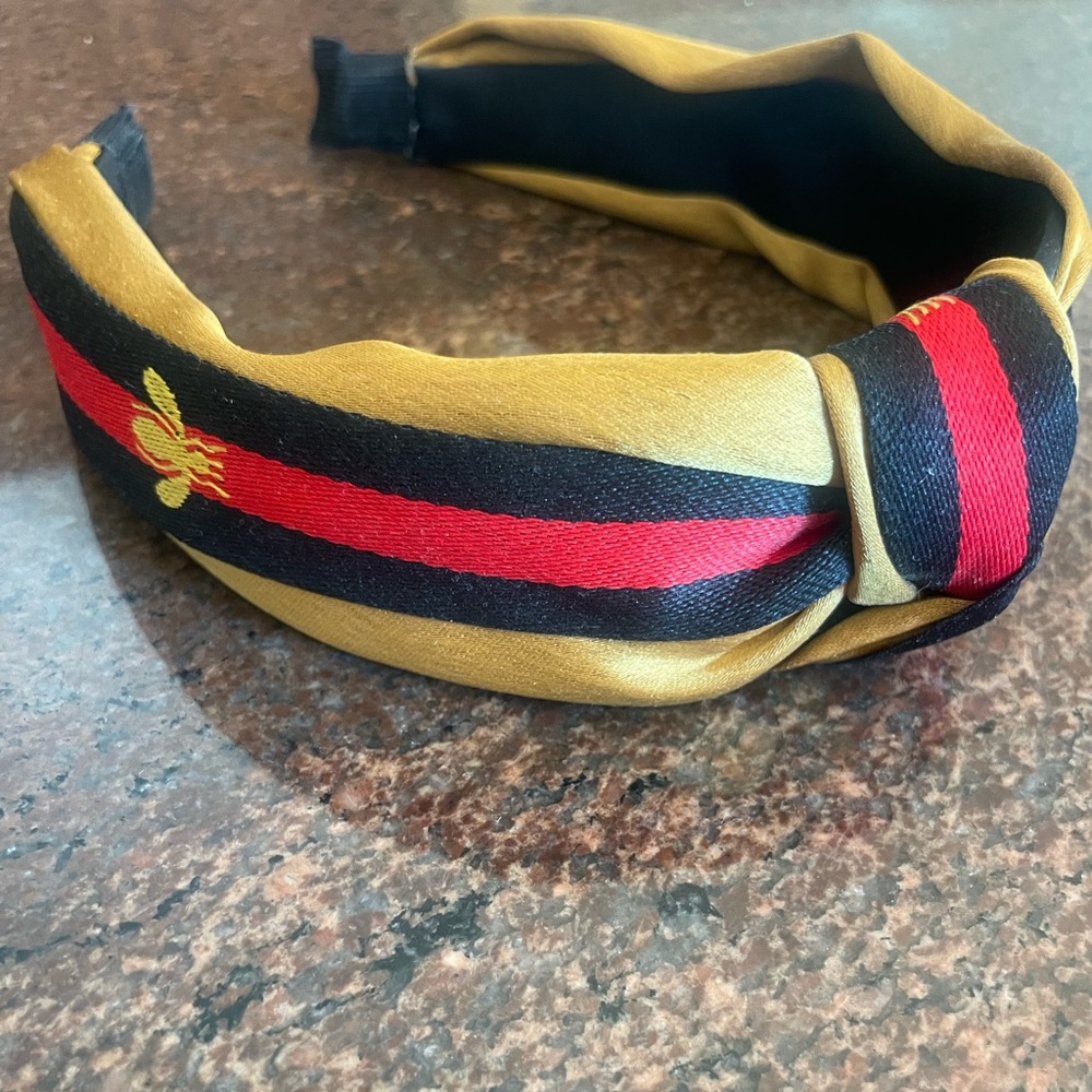 Headband.